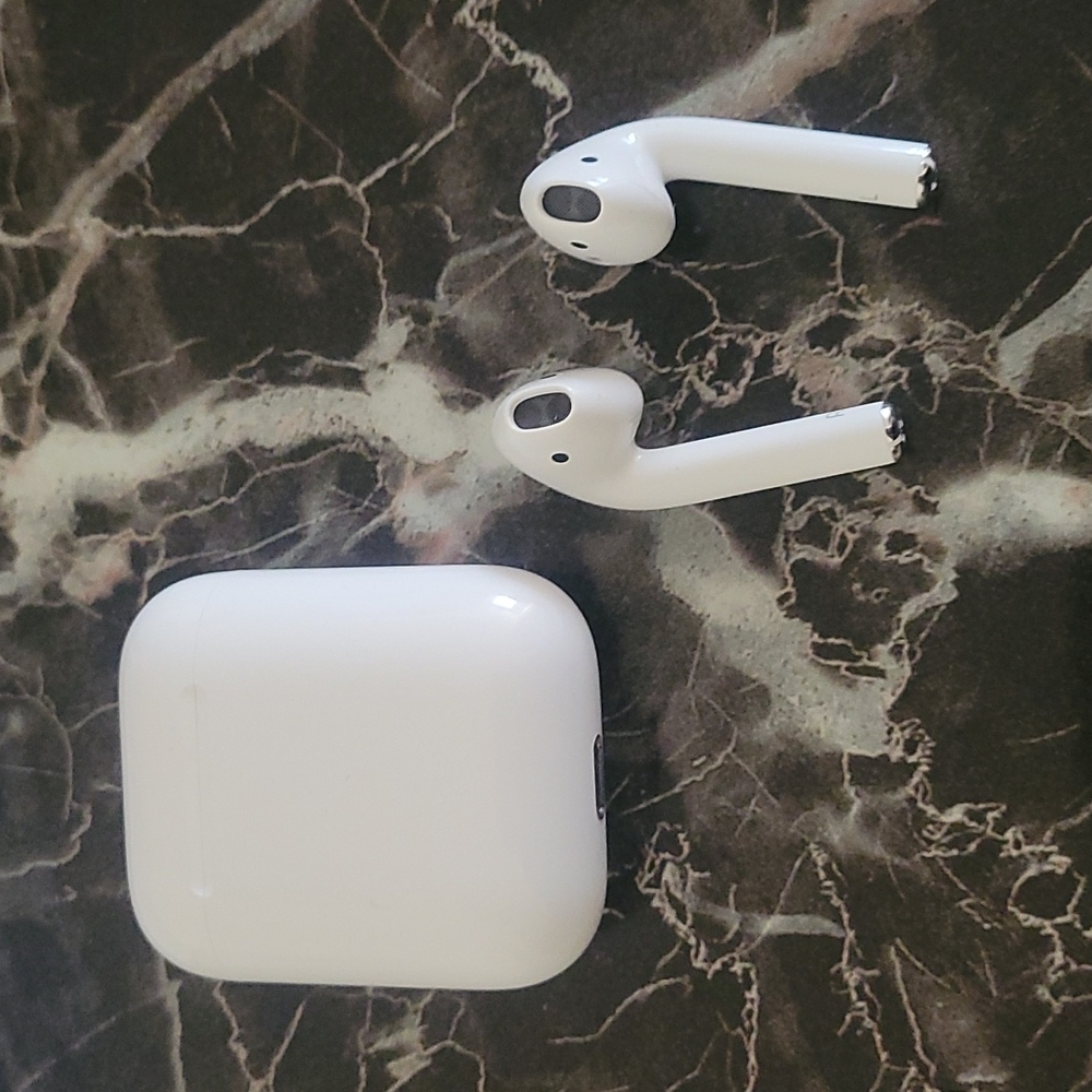 Apple Airpods Bundle!
